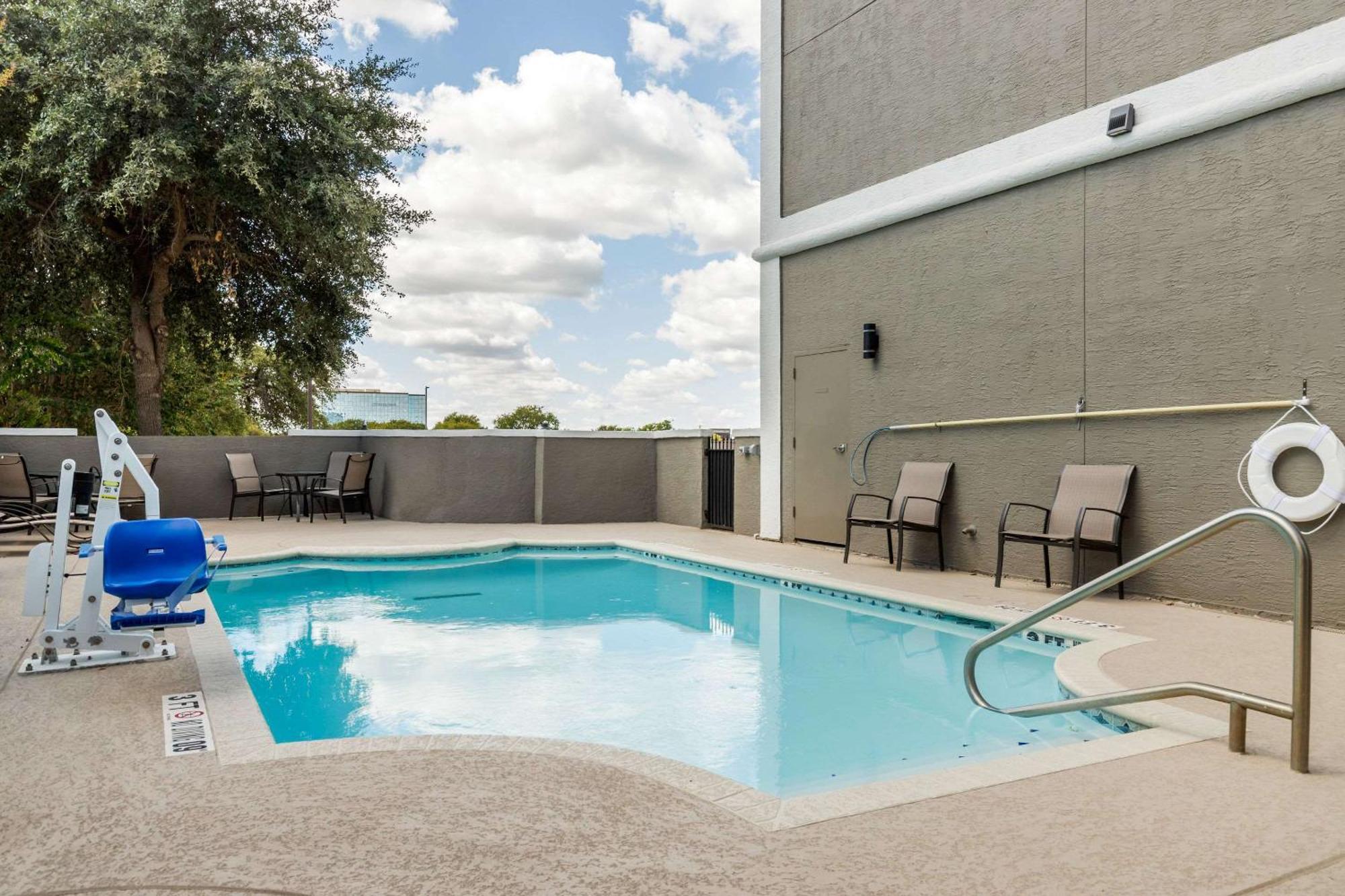 Hotel Comfort Airport North 3*
